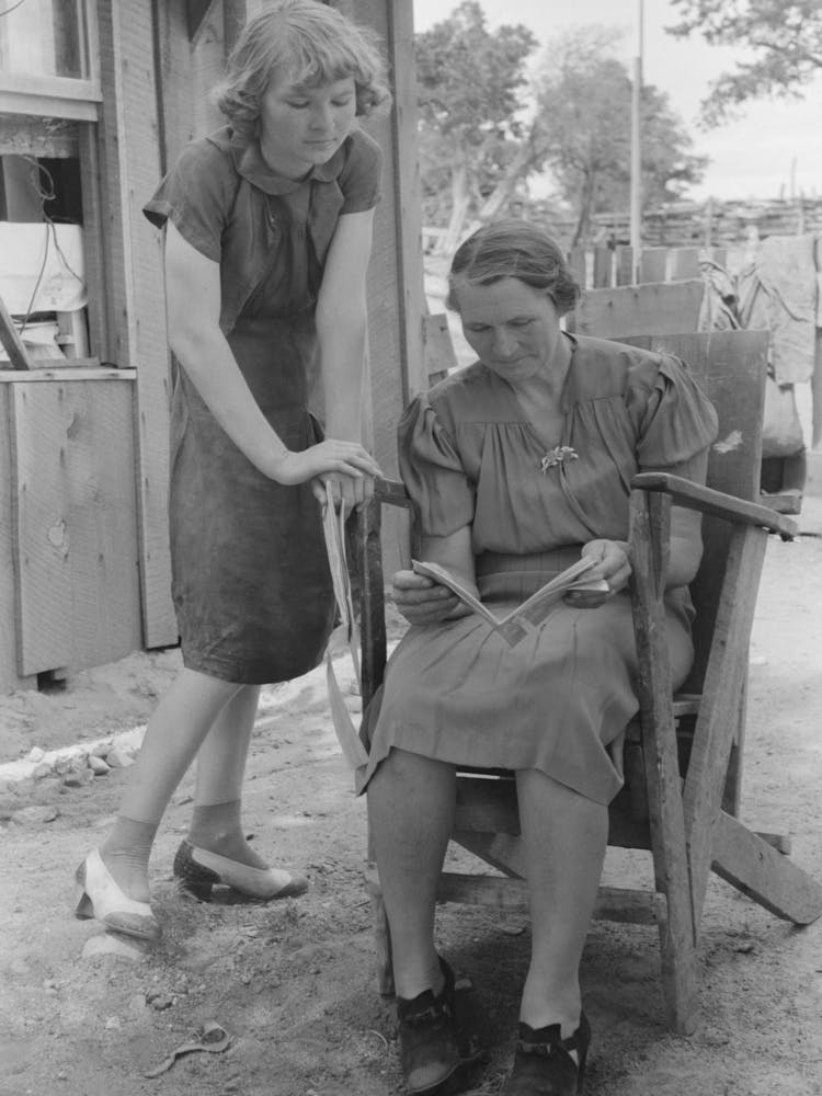 Homesteader S Wife And Daughter At All Day Sunday Visiting, Pie Town, New Mexico By Russell Lee