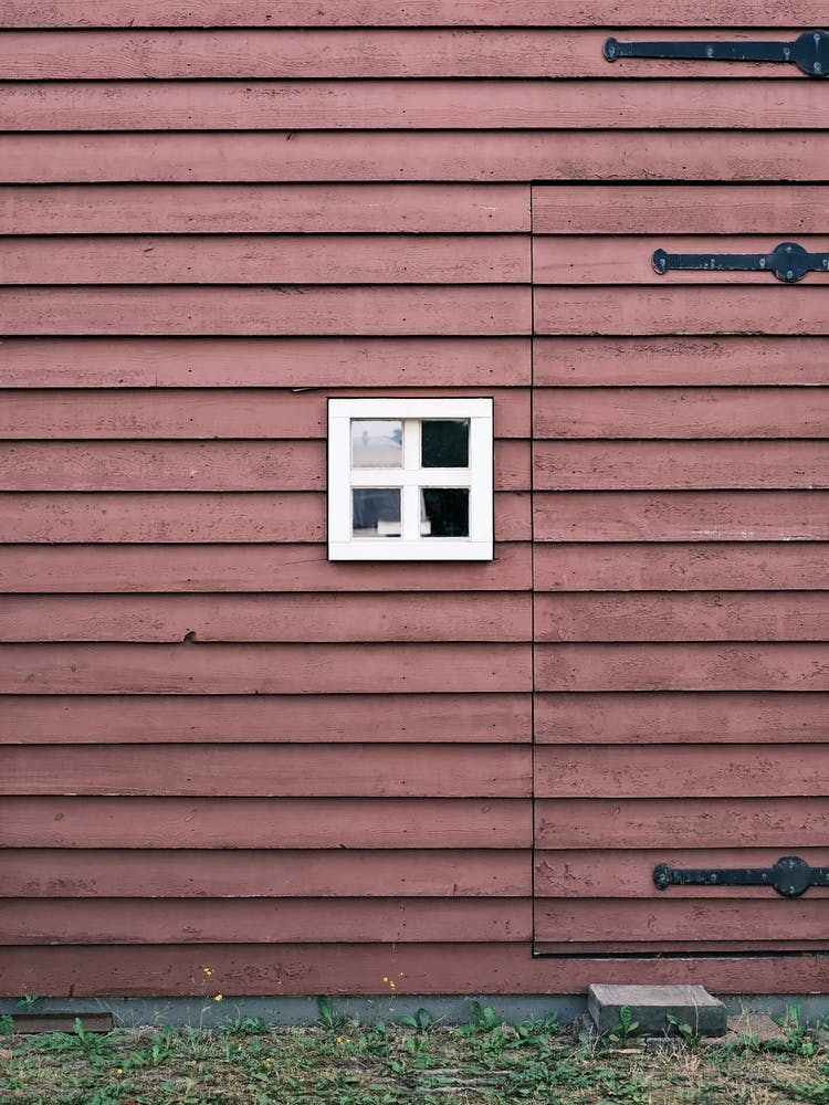 Red Barn with white window // The Netherlands // Travel Photography