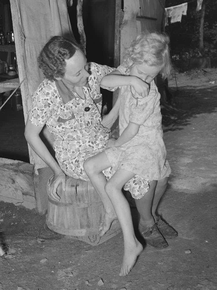 Untitled Photo, Possibly Related To Mother And Child Of Agricultural Day Laborers Family Encamped Near Spiro