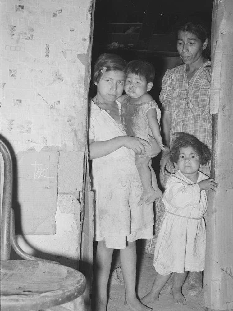 Mexican Mother And Children, San Antonio, Texas By Russell Lee