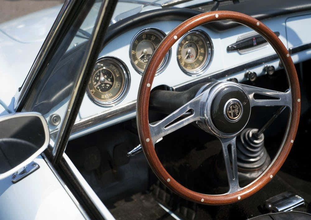 Alfa Romeo Giulia Spider Silver