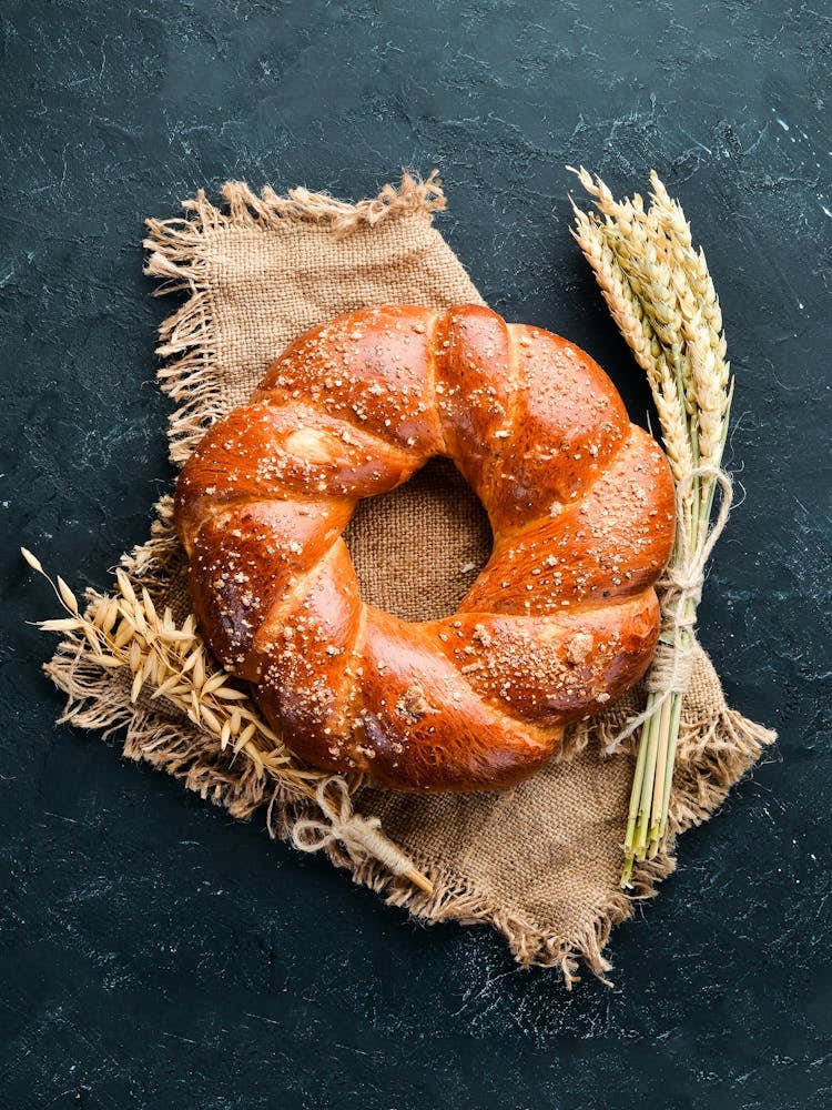 Round braided bread — Food kitchen poster/blackboard, photo art