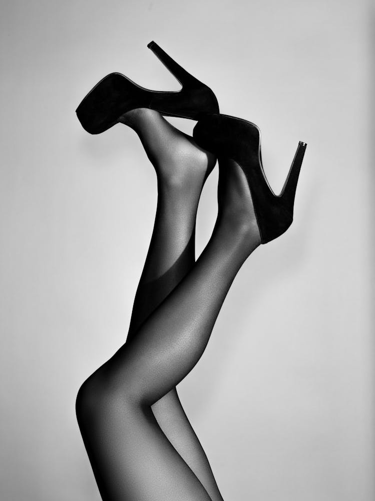 legs in the air_2077061