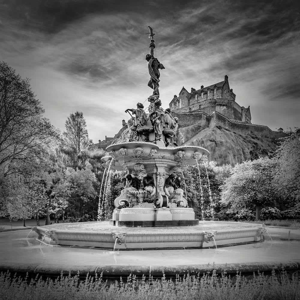 Ross Fountain And Edinburgh Castle