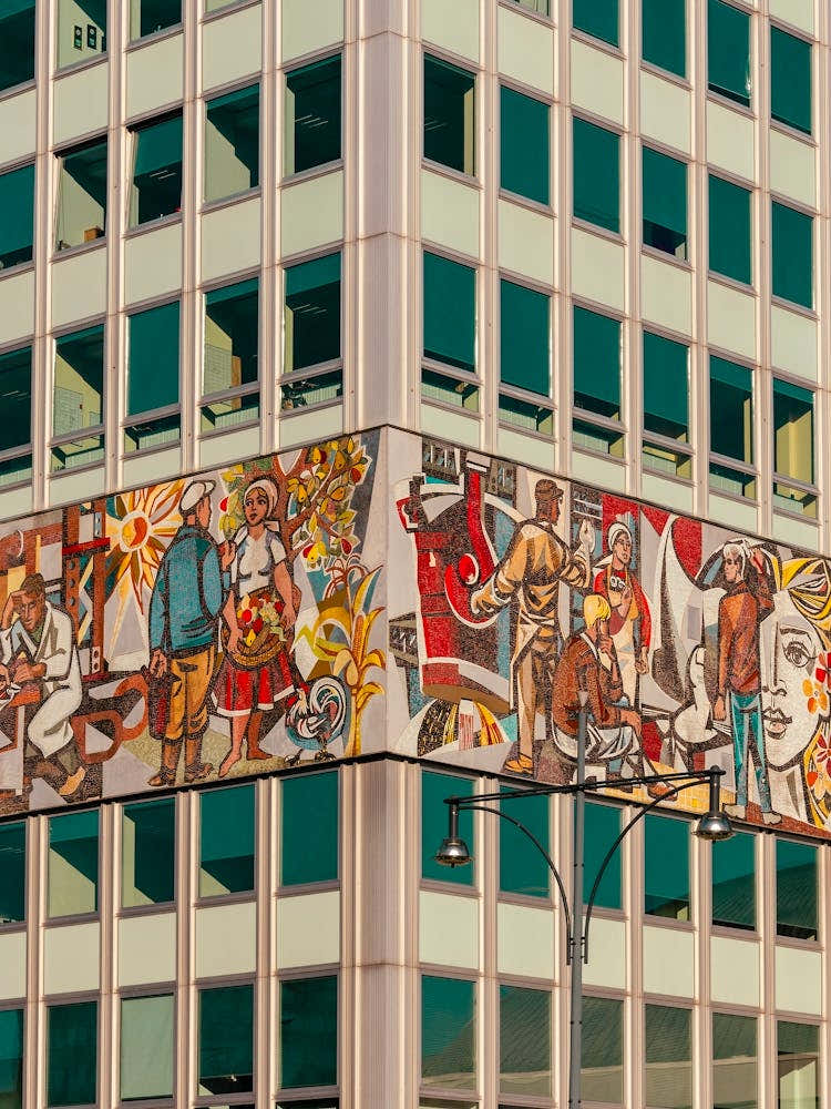 Sovietic Building In Berlin 02