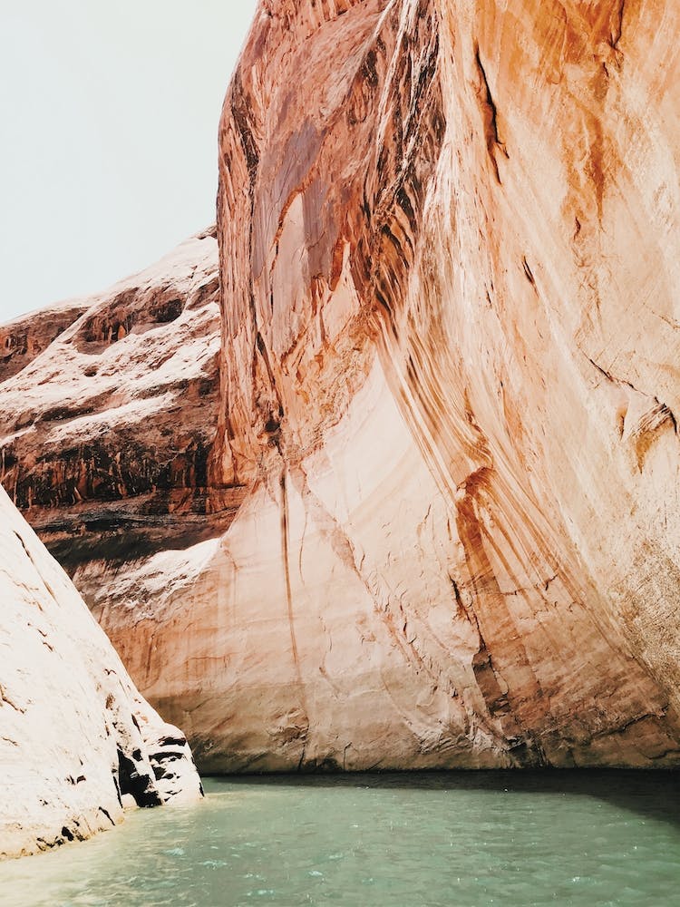 Lake Powell Cliffs