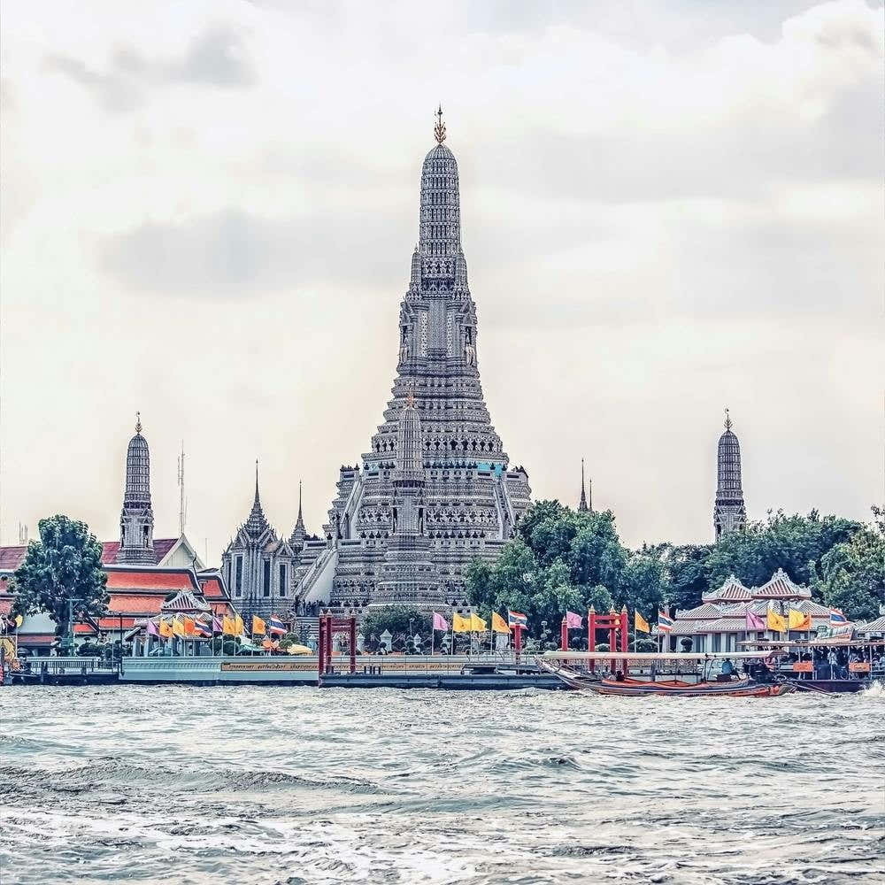 Wat Arun Temple Square