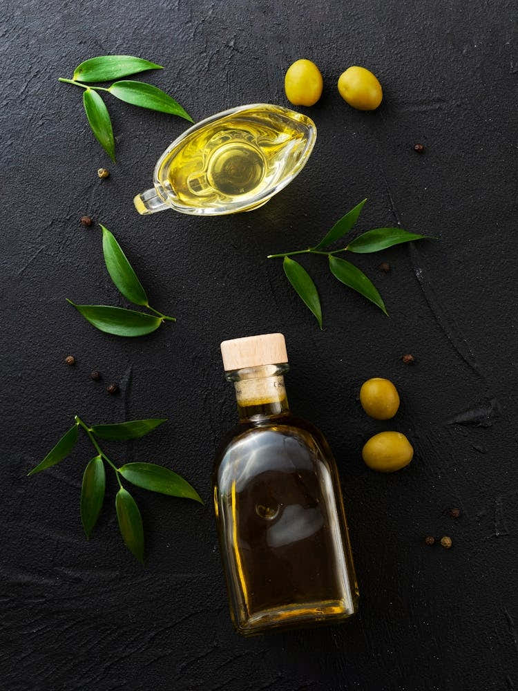 Olives and oil — Food kitchen poster/blackboard, photo art