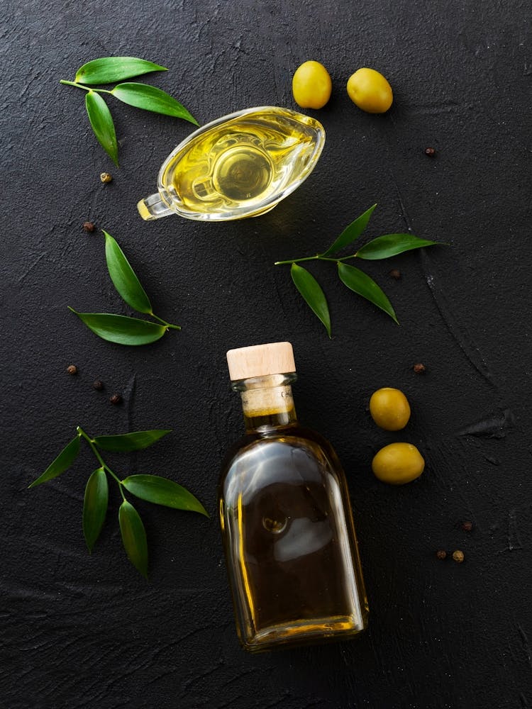 Olives and oil — Food kitchen poster/blackboard, photo art