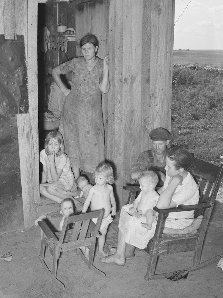 Untitled Photo Possibly Related To Group Of Agricultural Day Laborers And Their Children Near Tullahassee