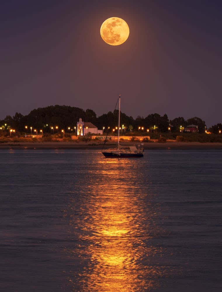 Full Moon Over The Bay