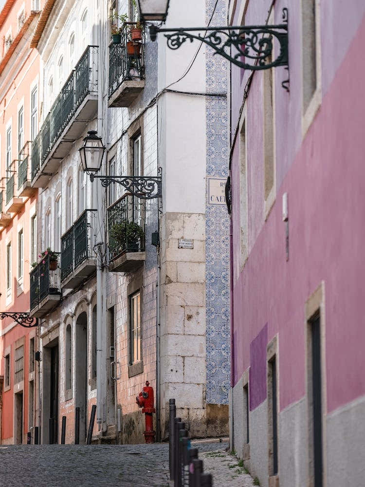 Alfama Enchanting Streets Lisbon Artful Essence