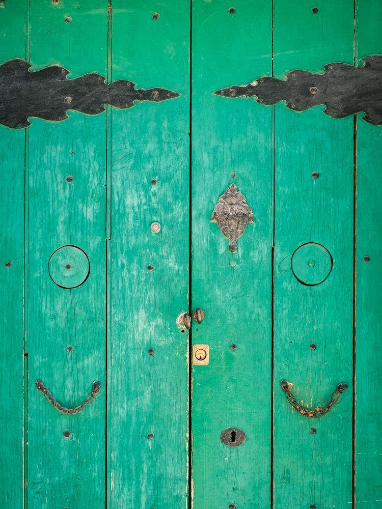 Close up Emerald green door in Eivissa // Ibiza Travel Photography
