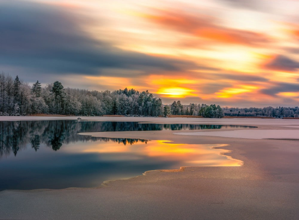 Ice slowly taking over the lake