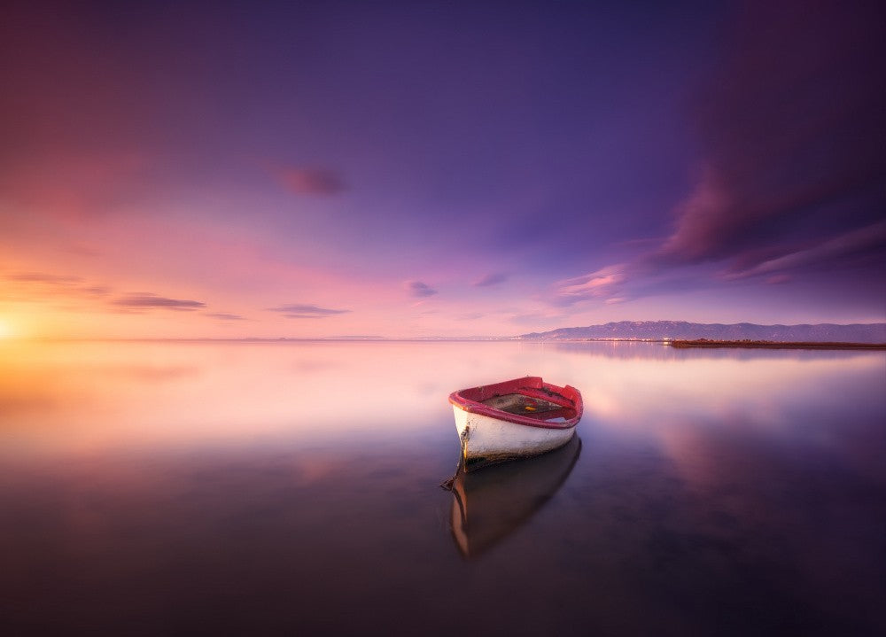Alone in the lagoon 7R9337
