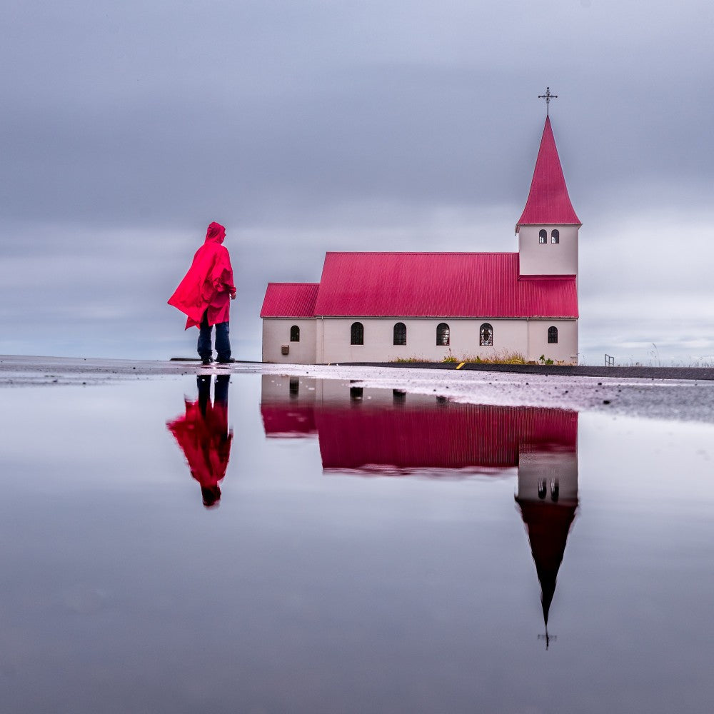 Reflet de l'église de Vik