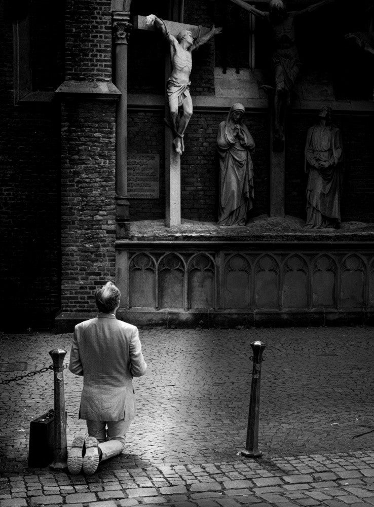 a spontaneous prayer on the street
