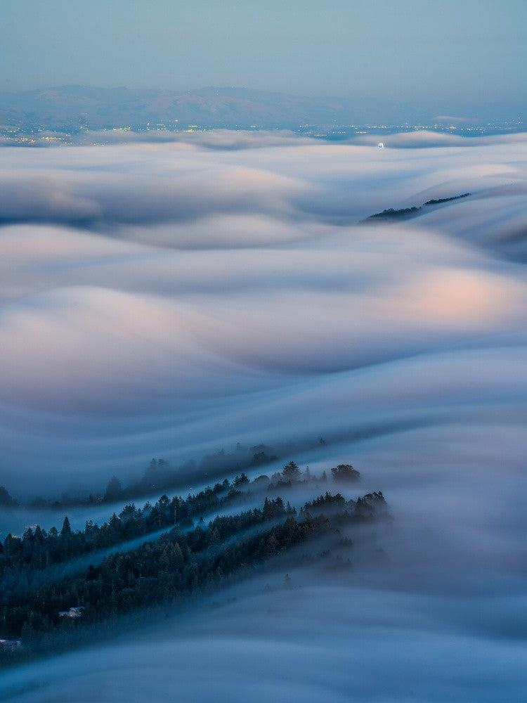 The City Lost in the Cloud Waves