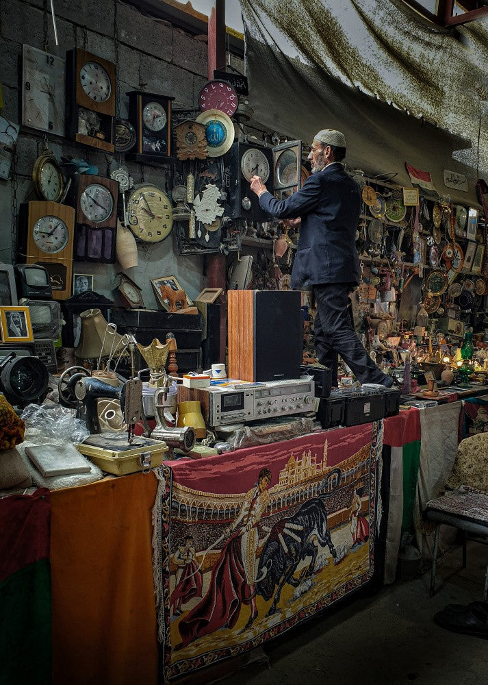 Seller of antiques and used materials