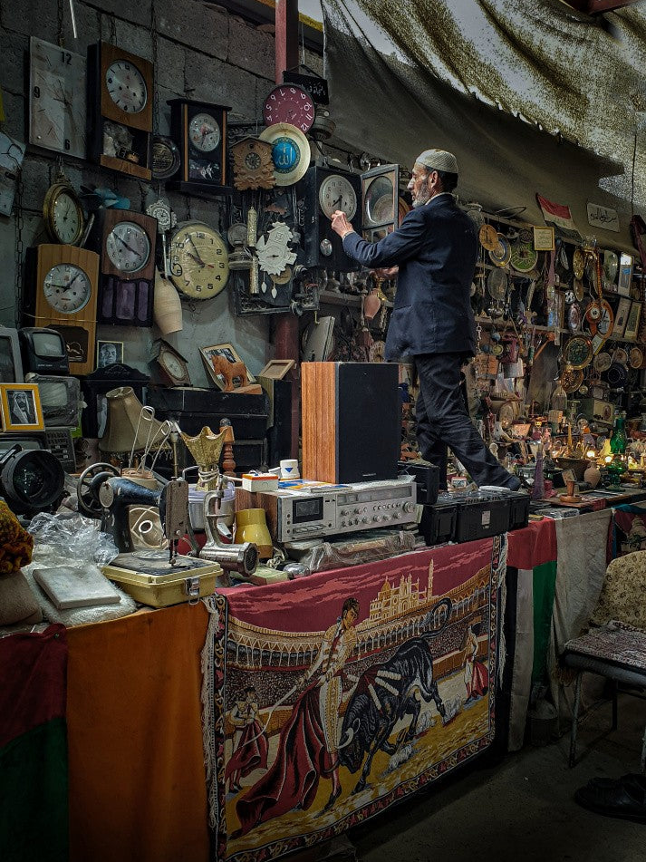 Seller of antiques and used materials