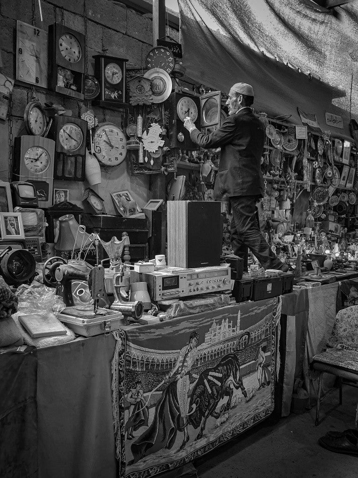 Seller of antiques and used materials