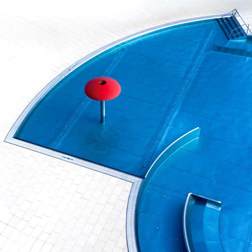 Swimming pool with water mushroom