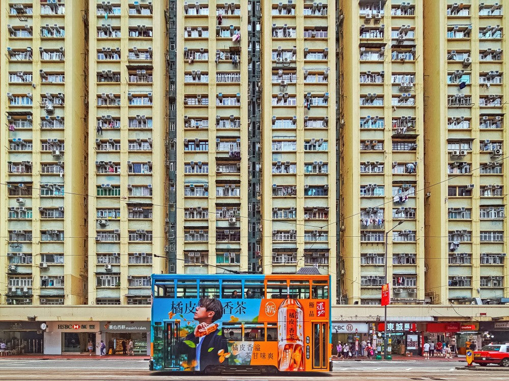 Tai On Building und die Straßenbahn