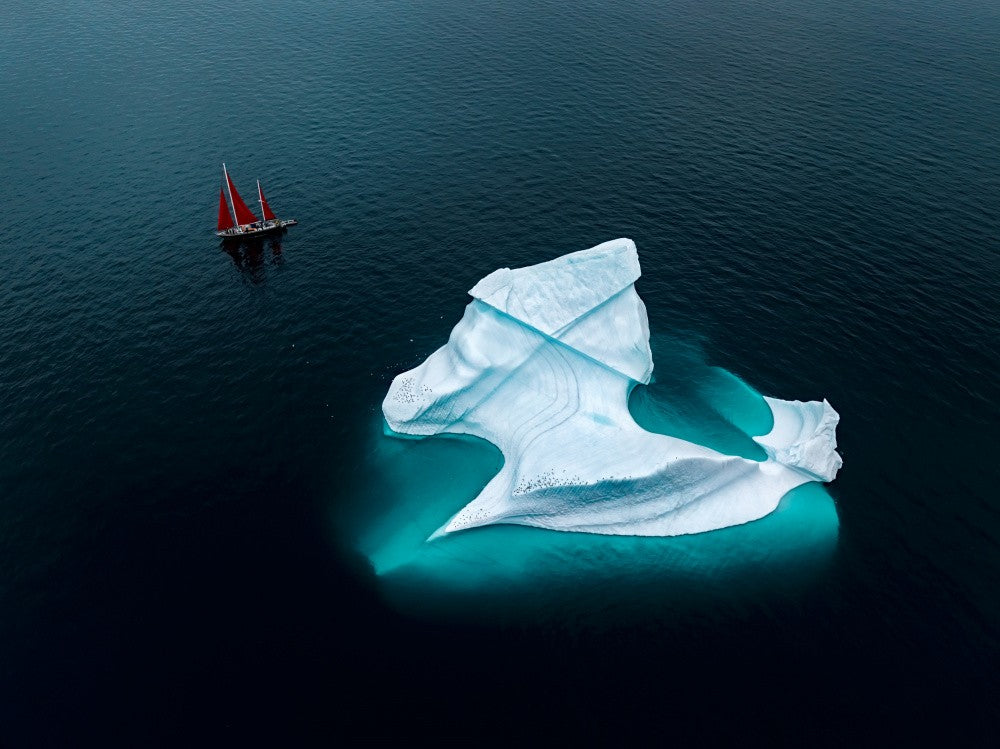When the Red Sail Meets the Iceberg
