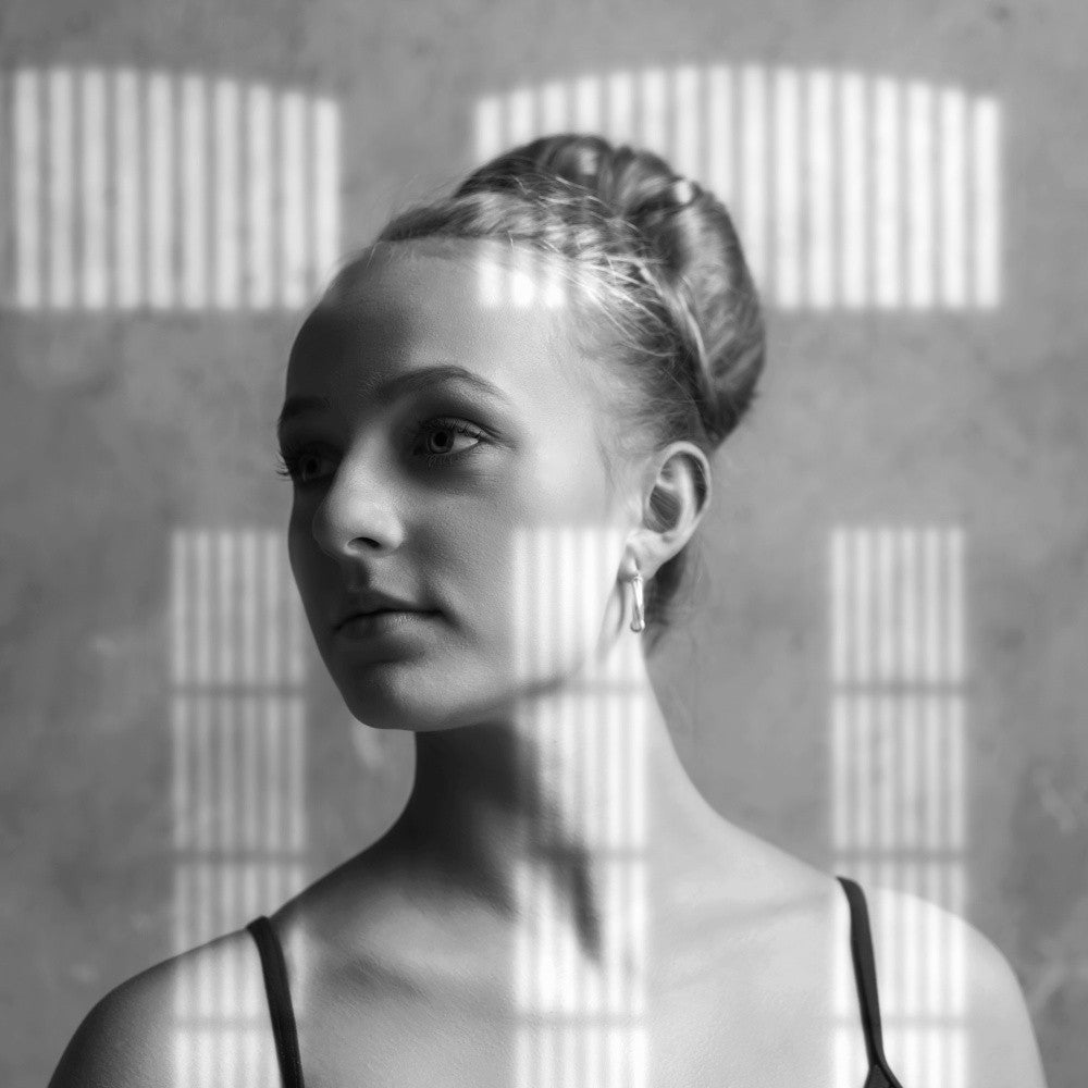 Celina with light reflections