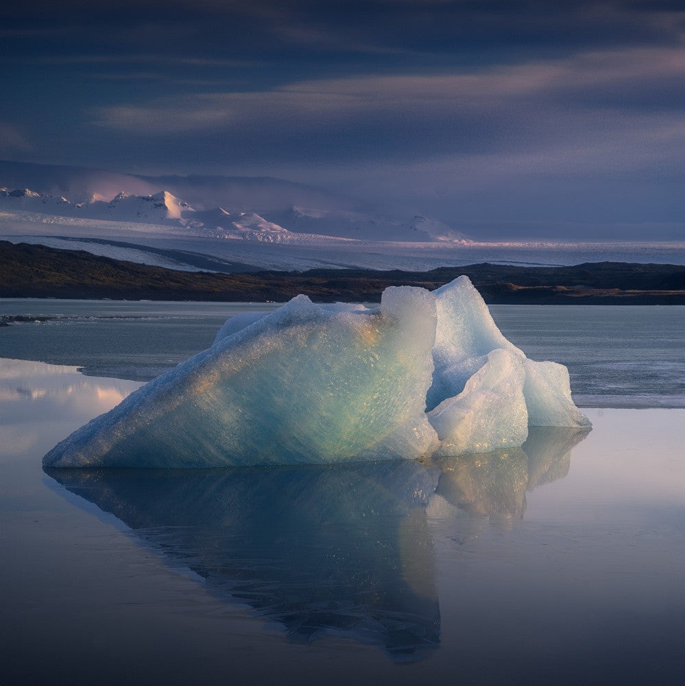 Light in the glacier 2 7R26111