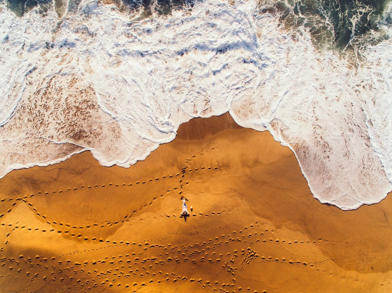 Luftaufnahme eines ruhigen Strandes