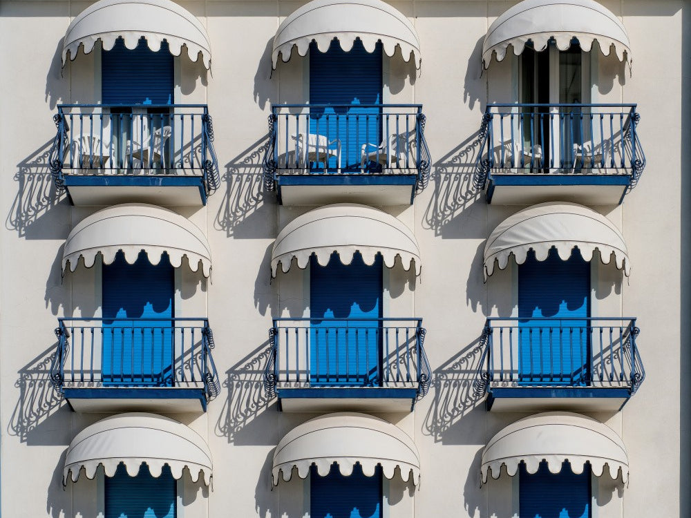 Symmetry and repetitions