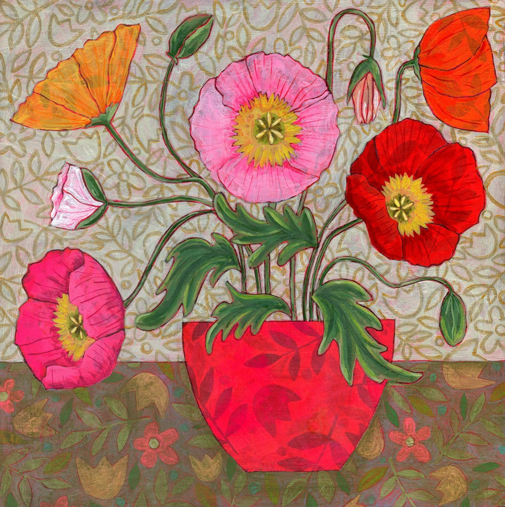 Farbenfrohe Mohnblumen in einer roten Vase
