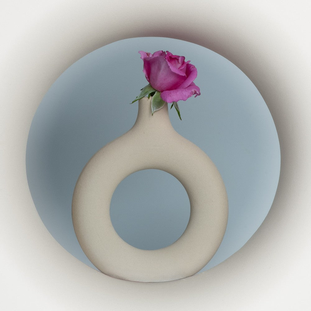 Ring vase in the ring