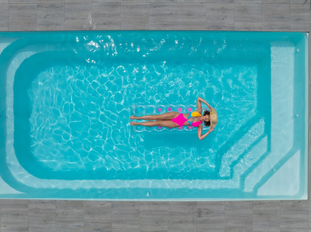 Summer vibes in the pool