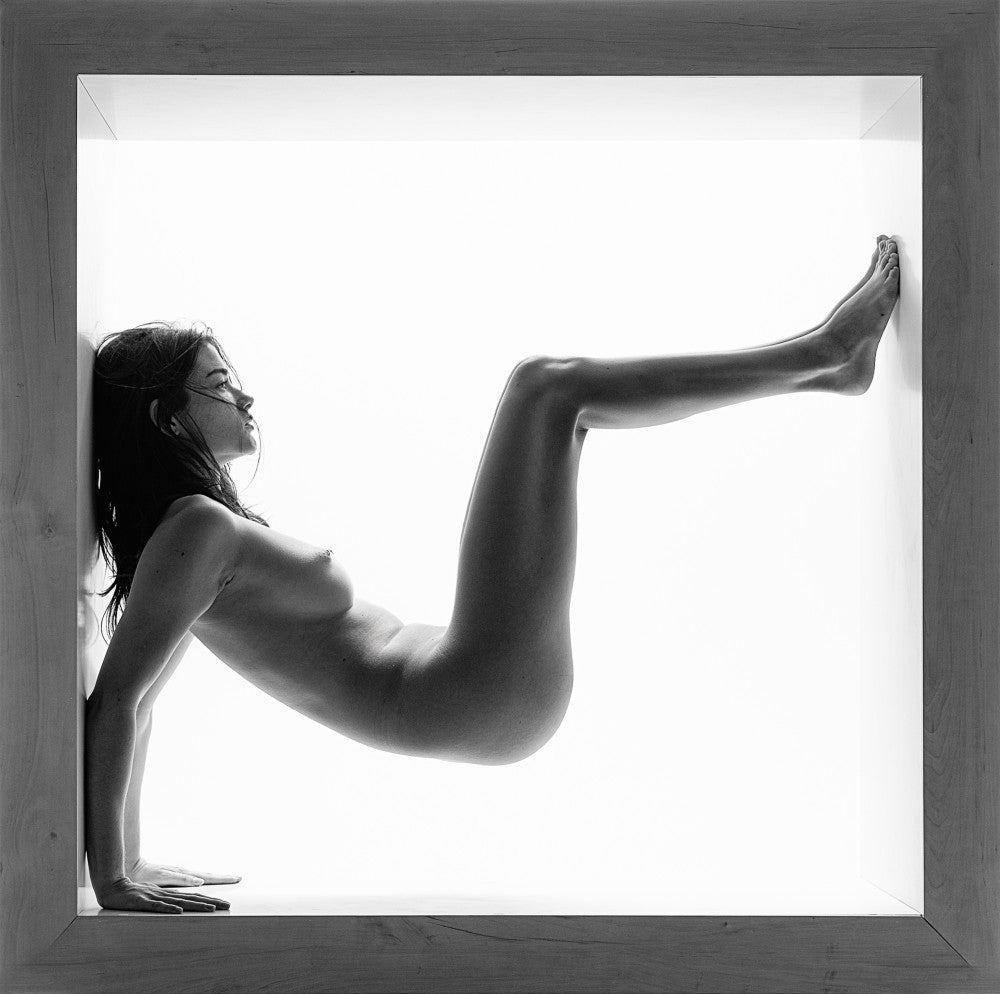 Sara in black cube