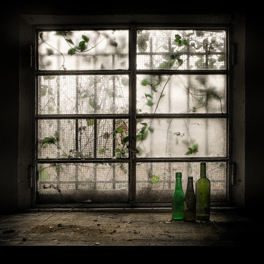 Stillleben mit Glasflasche