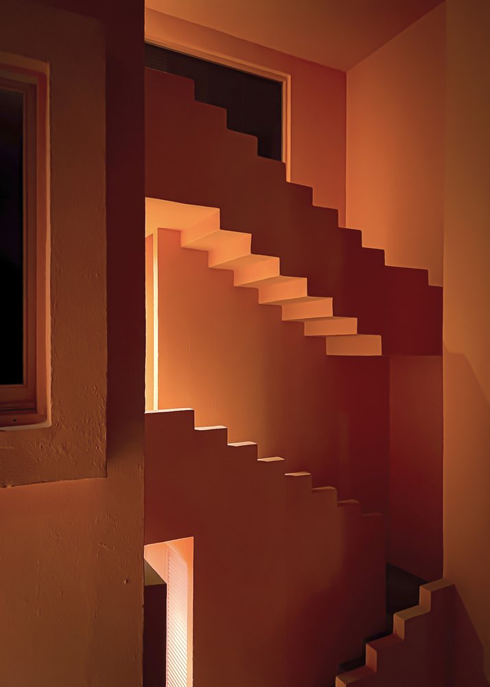 Warm Geometric Staircase