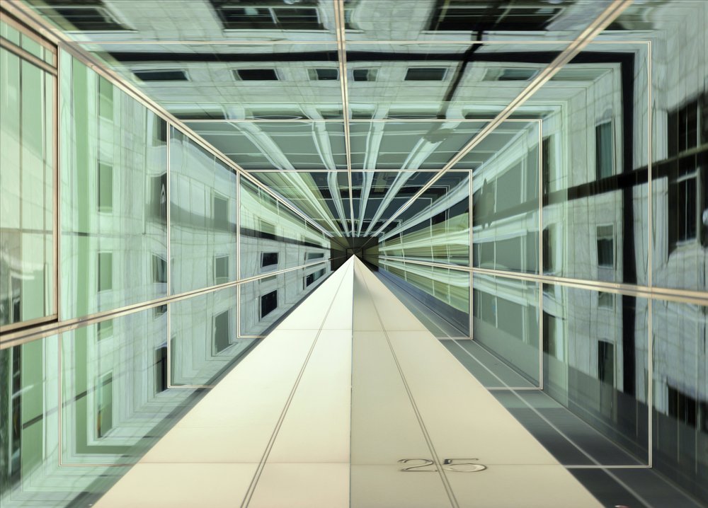 Geometric Reflection Tunnel
