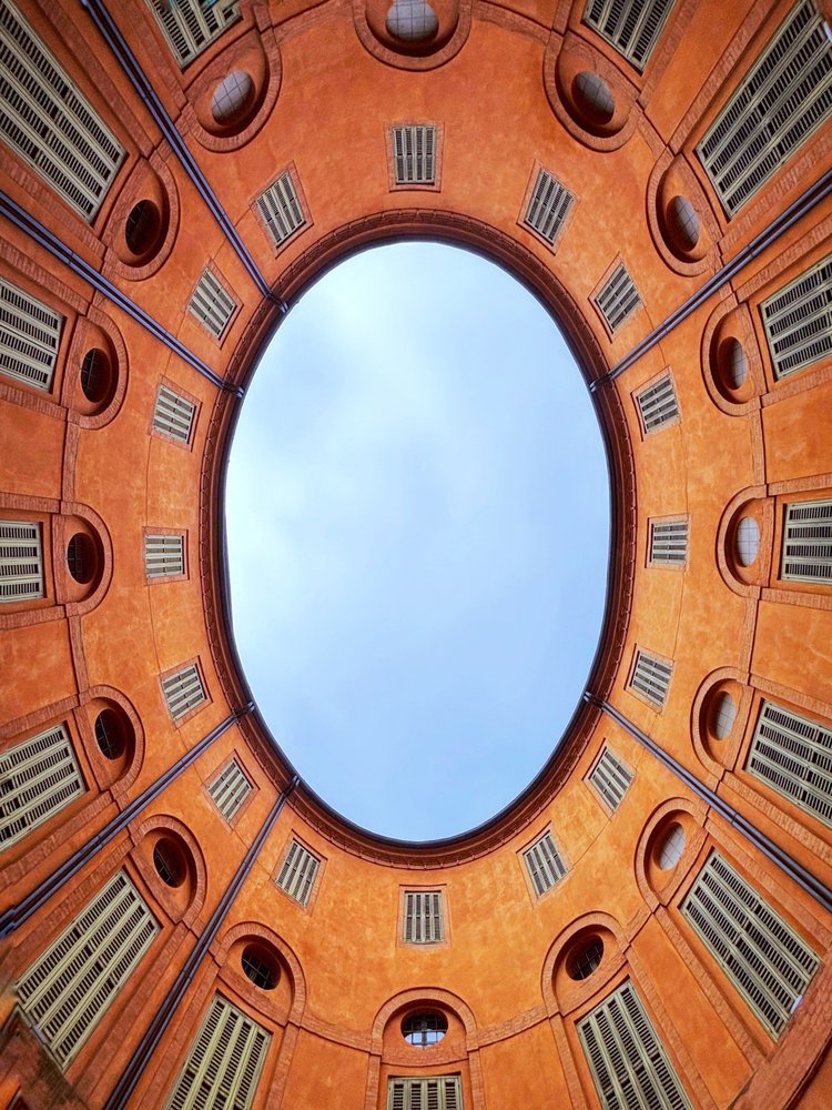 Oval Courtyard Sky