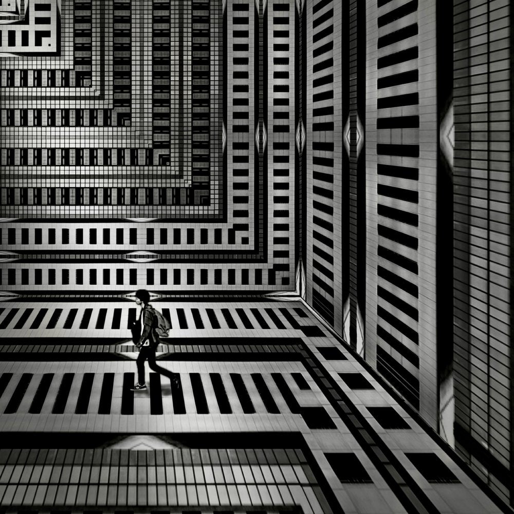 Geometric Urban Walk