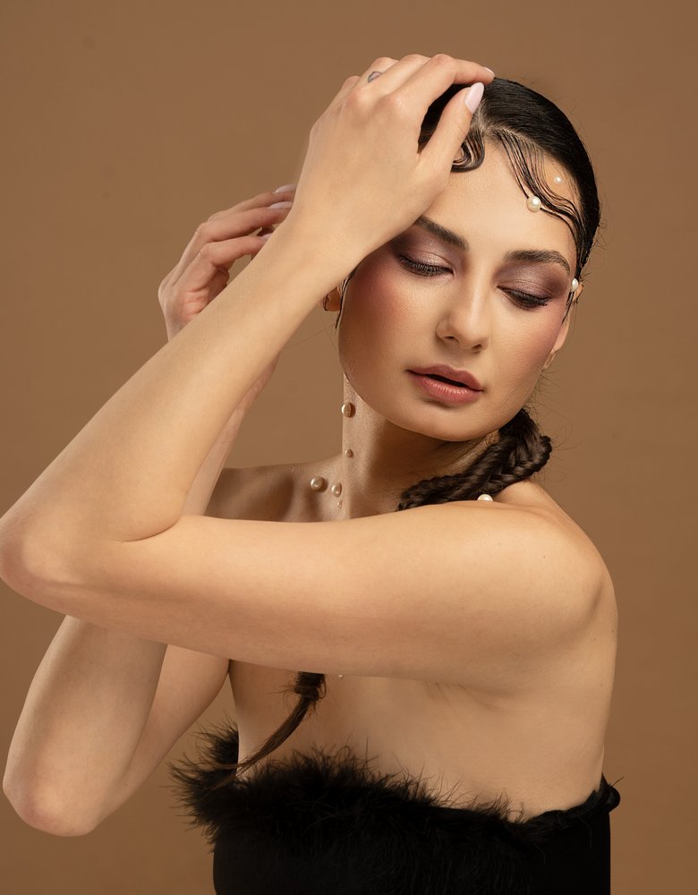 Glamorous Pearl Woman