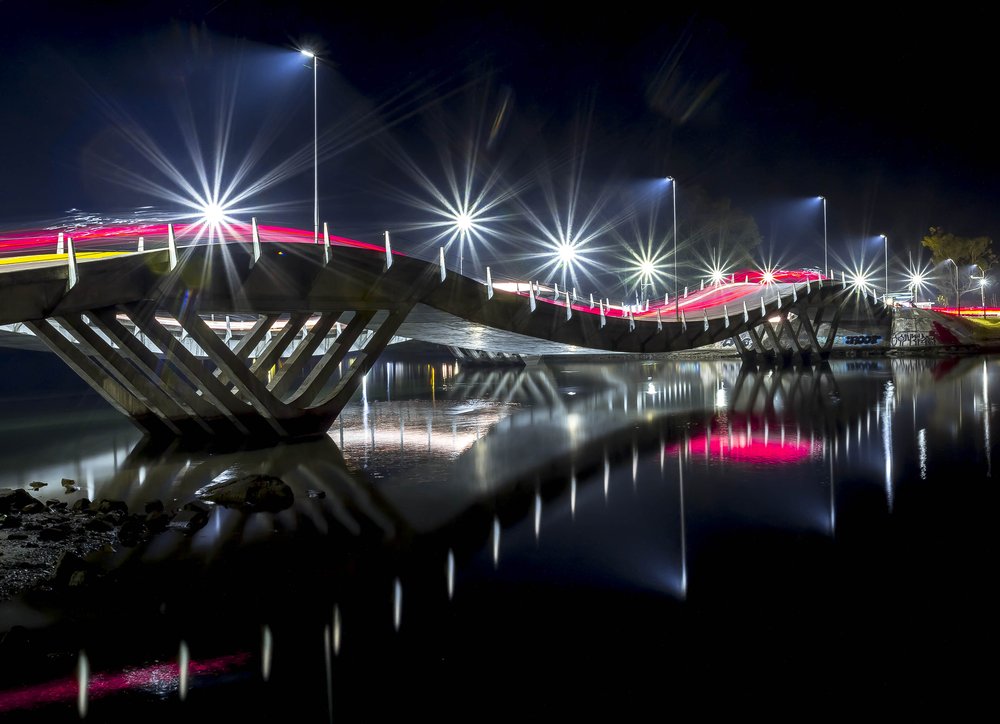 Dynamic Night Bridge