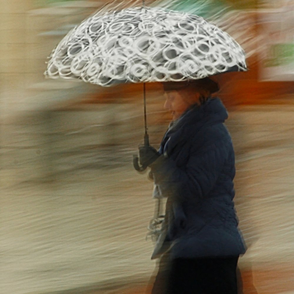 Dynamic Urban Umbrella Walk