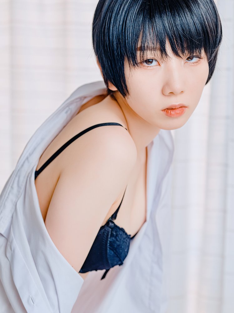 Intimate Gaze
