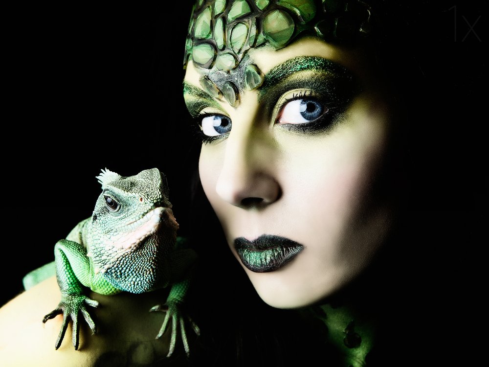Green Woman Lizard