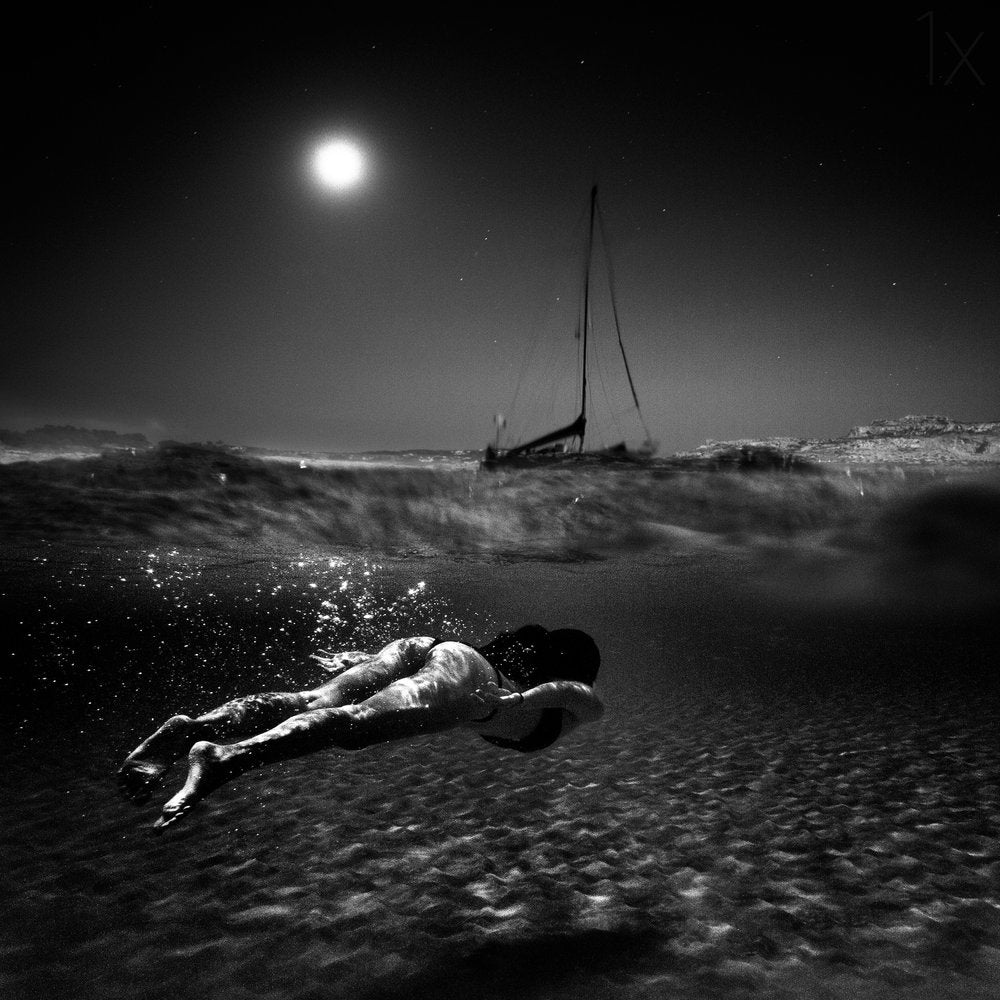 Underwater Moonlight Escape