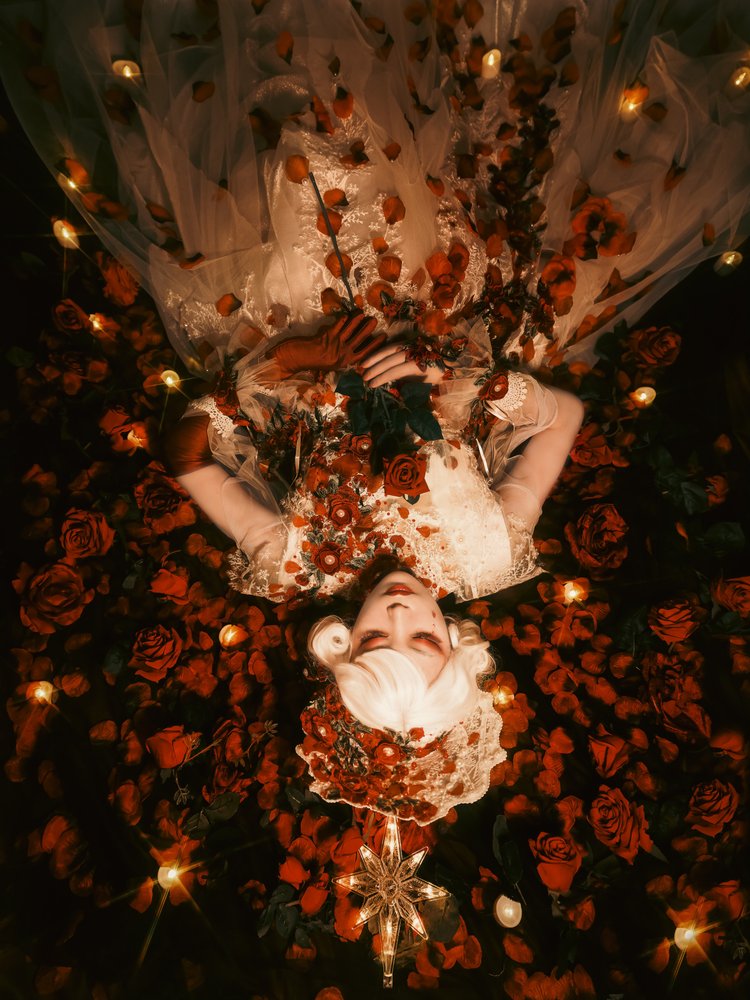 Baroque Woman Rose Dream
