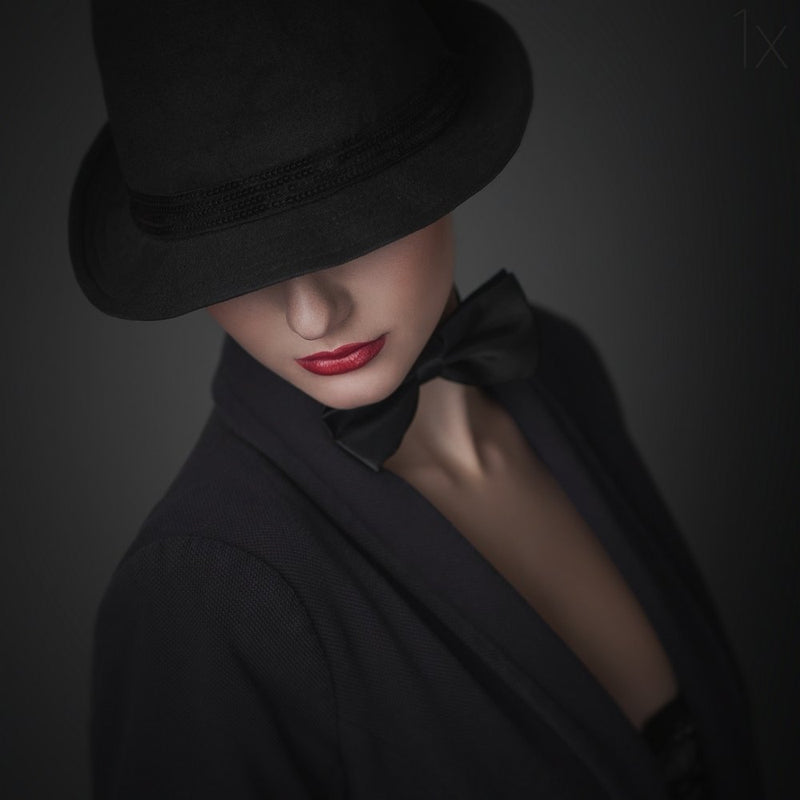 Black Hat Red Lips