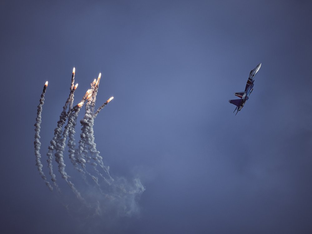 Dynamic Jet Flare Display
